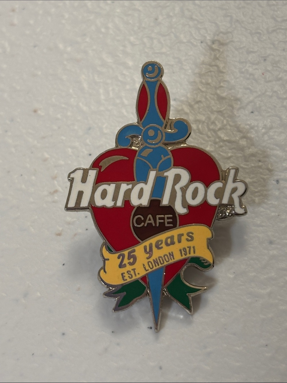 Hard Rock Cafe 25 Years est London Heart Tac Pin